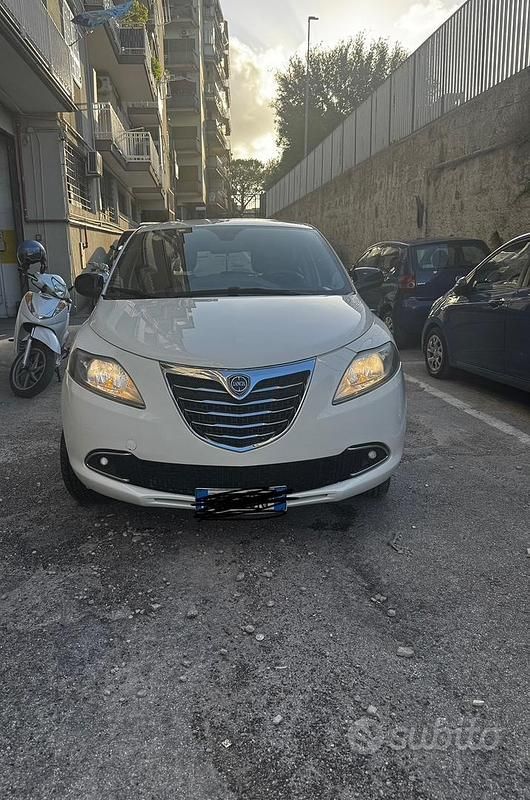 Bianco Usata 2013 Lancia Ypsilon Due volumi | 3990 € (Ottimo prezzo) - Immagine 1/4