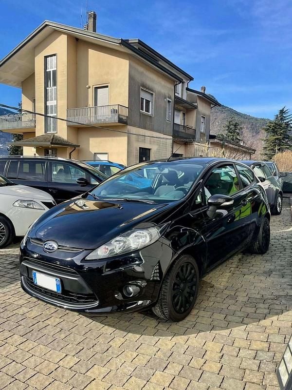 Usata Ford Fiesta Titanium 82 CV (60 kW) 2011 Nero Utilitaria