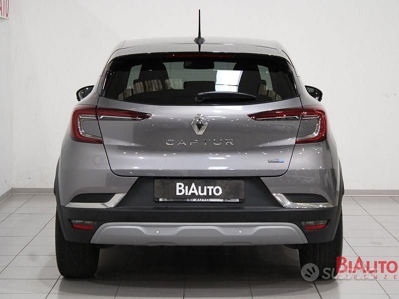 Usata Renault Captur Intens 145 CV (106 kW) 2021 Grigio SUV