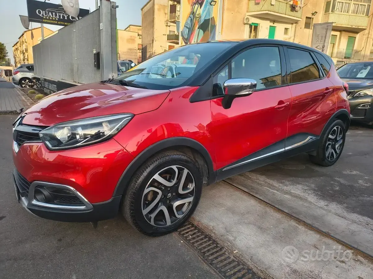 Usata Renault Captur 110 CV (80 kW) 2015 Rosso SUV