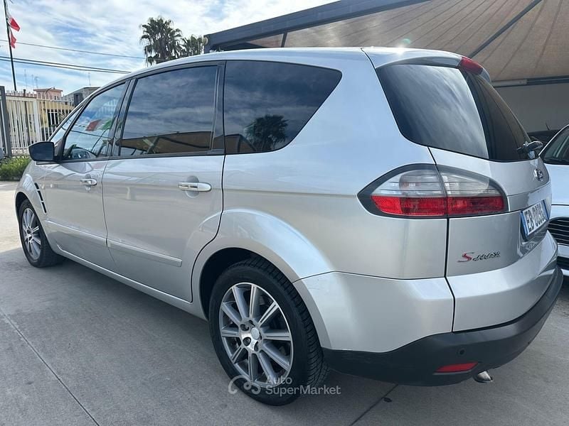 Gebraucht Ford S-MAX S 140 PS (102 kW) 2010 Silber Van / Kleinbus