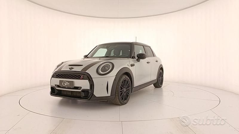 Argento Usata 2021 Mini Cooper S Classic Due volumi | 25.900 € (Buon prezzo) - Immagine 1/4