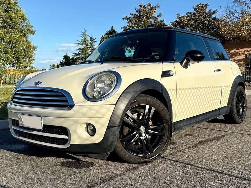 Bianco Usata 2010 Mini Cooper D Due volumi | 5500 € (Cara) - Immagine 1/4
