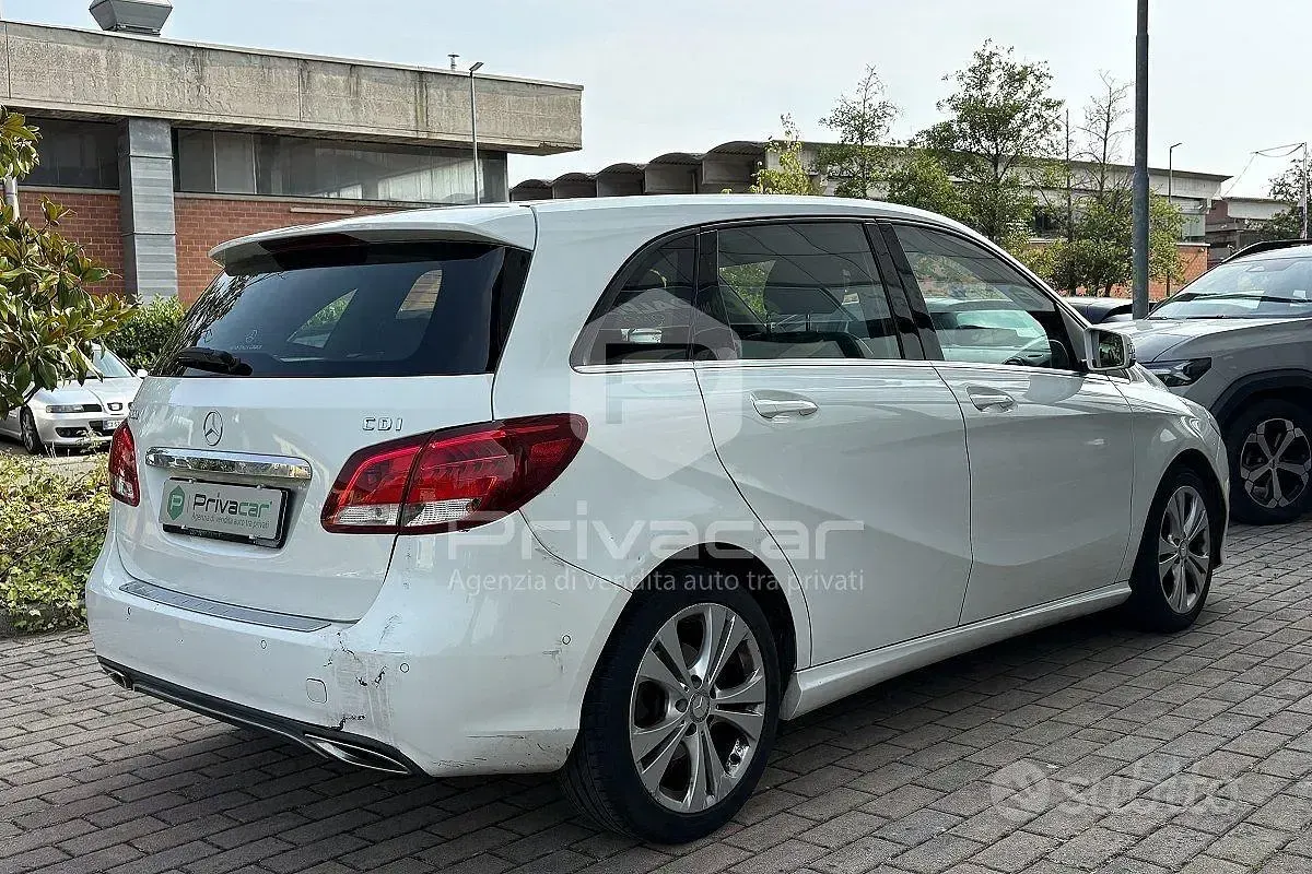 Usata Mercedes B180 109 CV (80 kW) 2015 Bianco Utilitaria