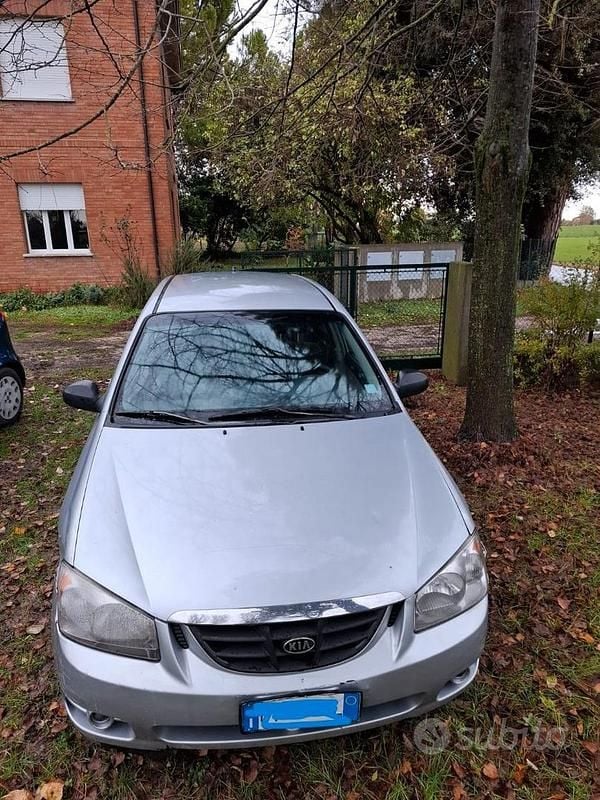 Käytetty Kia Cerato 102 HP (75 kW) 2006 Harmaa Sedan