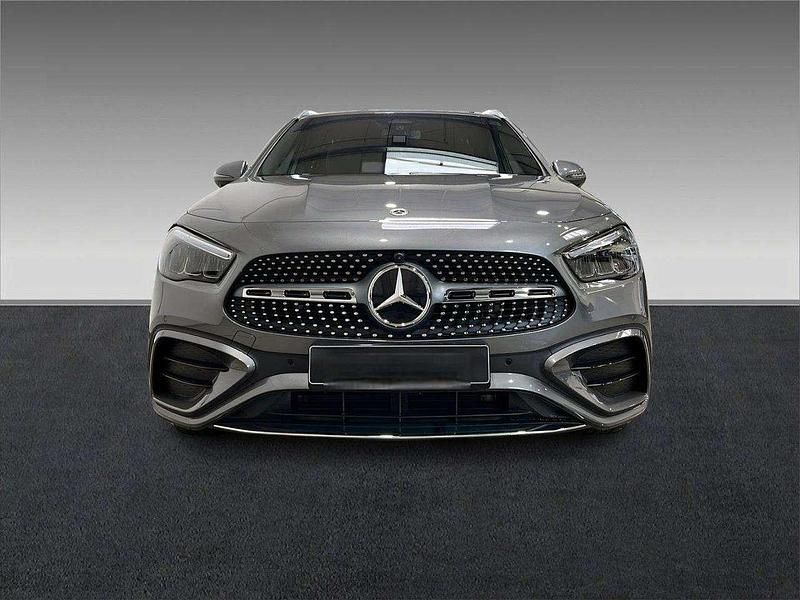 Usata Mercedes GLA200 AMG Line Premium 150 CV (110 kW) 2025 Grigio montagna SUV