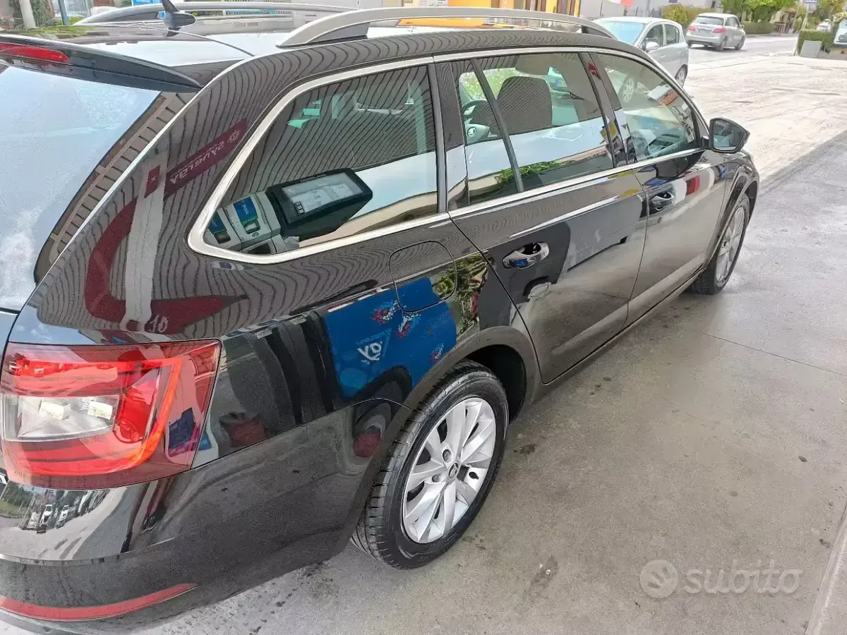 Usata Skoda Octavia 131 CV (96 kW) 2020 Nero Station wagon