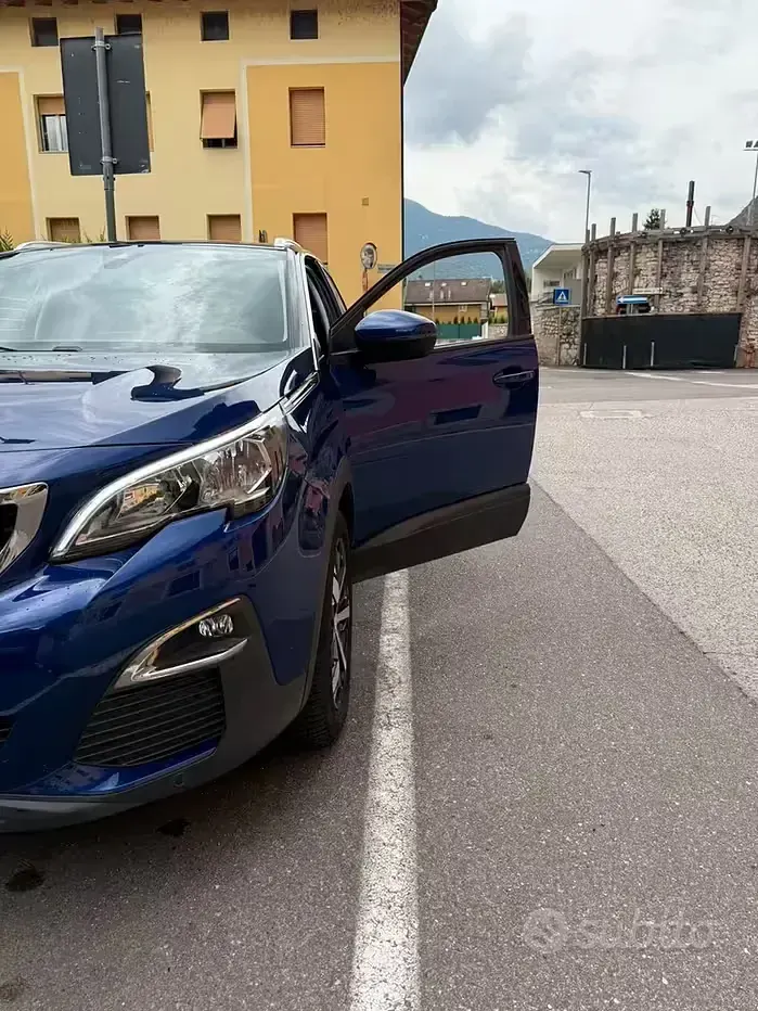 Usata Peugeot 3008 131 CV (96 kW) 2019 Blu SUV