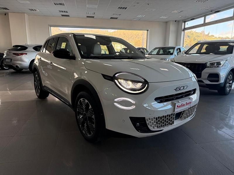 Usata Fiat 600 La Prima 110 CV (80 kW) 2025 Bianco SUV