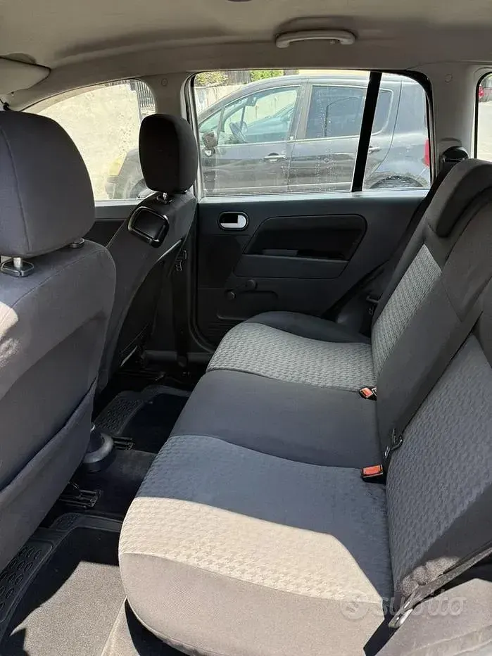 Usata Ford Fusion 68 CV (50 kW) 2004 Utilitaria