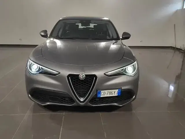 Usata Alfa Romeo Stelvio Business 190 CV (139 kW) 2021 Grigio stromboli met. SUV