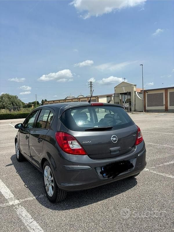 Usata Opel Corsa 95 CV (69 kW) 2011 Grigio Berlina