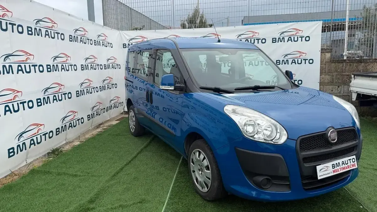 Usata Fiat Doblò Emotion 120 CV (88 kW) 2013 Bluazzurro Monovolume