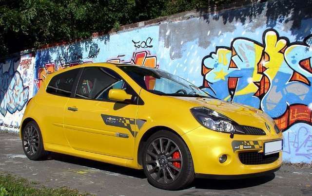 10b5add5-a87e-4de6-b8c8-c504f056edee_renault-clio-r-s-2-0-16v-200cv-f1-team-r27.jpg