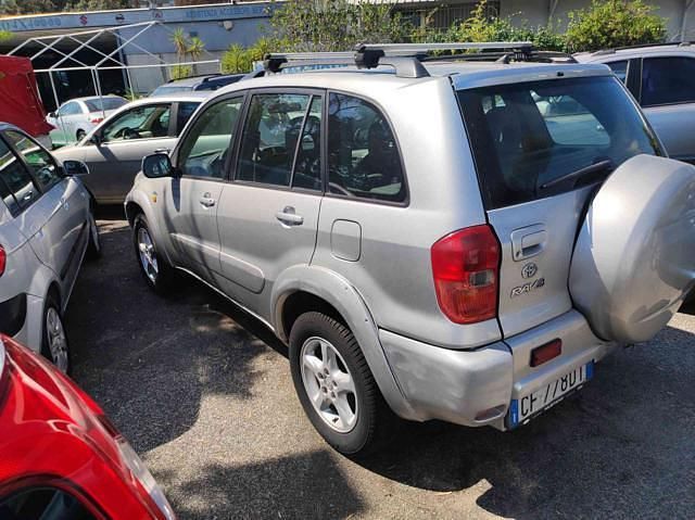 Usata Toyota RAV4 Sol 116 CV (85 kW) 2003 Argento metallizzato SUV