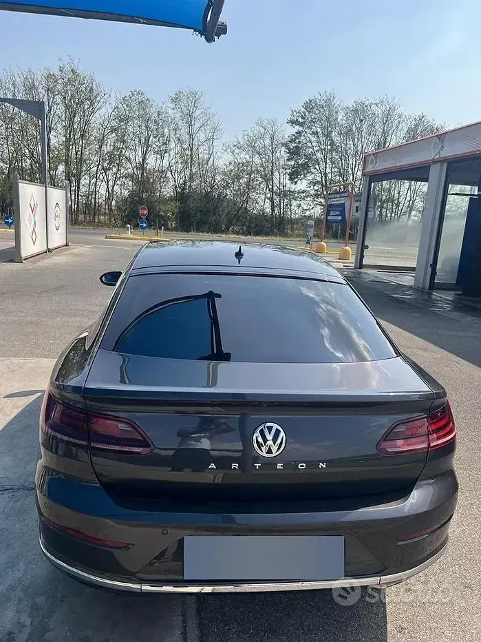 Usata VW Arteon 150 CV (110 kW) 2019 Grigio Utilitaria