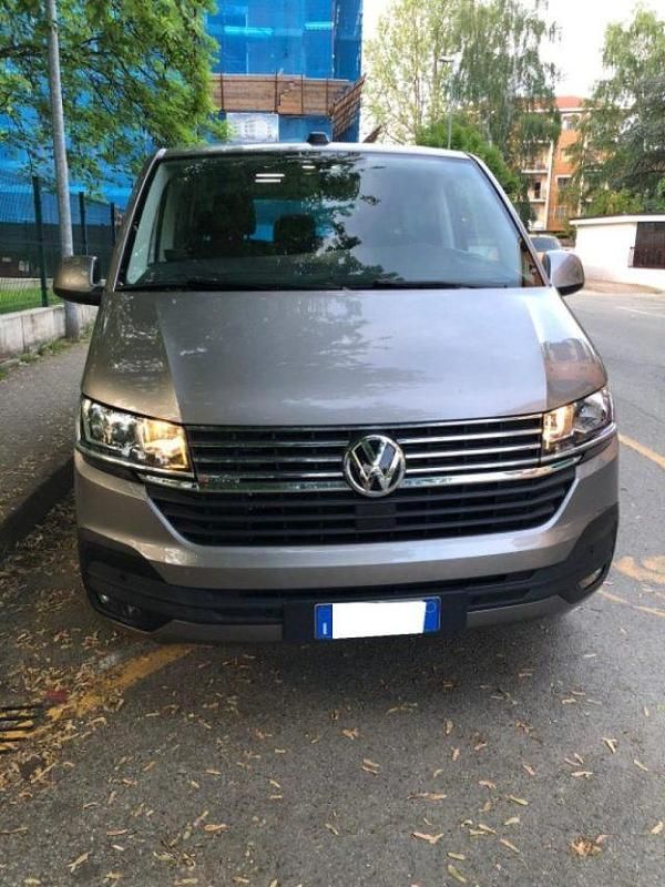 Usata VW Caravelle Comfortline 150 CV (110 kW) 2023 Grigio Furgone