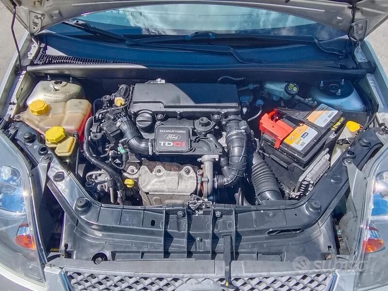 Usata Ford Fiesta 68 CV (50 kW) 2007 Grigio Utilitaria