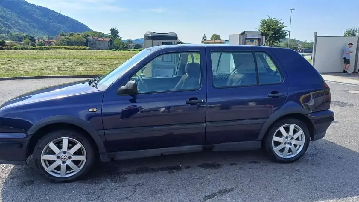 Usata VW Golf III 101 CV (74 kW) 1997 Bluazzurro Berlina