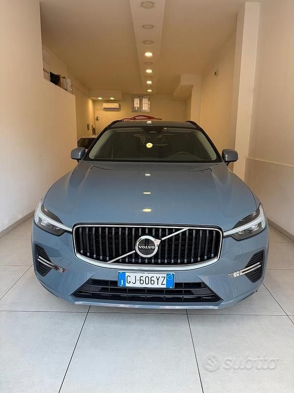 Grigio Usata 2022 Volvo XC60 Momentum SUV | 35.000 € (Buon prezzo) - Immagine 1/4