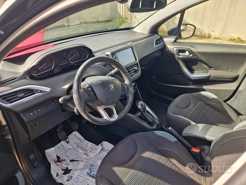 Usata Peugeot 208 92 CV (67 kW) 2012 Grigio Utilitaria