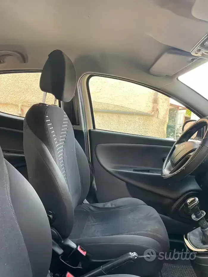 Usata Lancia Ypsilon 69 CV (50 kW) 2011 Bianco Utilitaria
