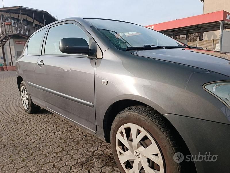 Usata Toyota Corolla 75 CV (55 kW) 2006 Grigio Berlina