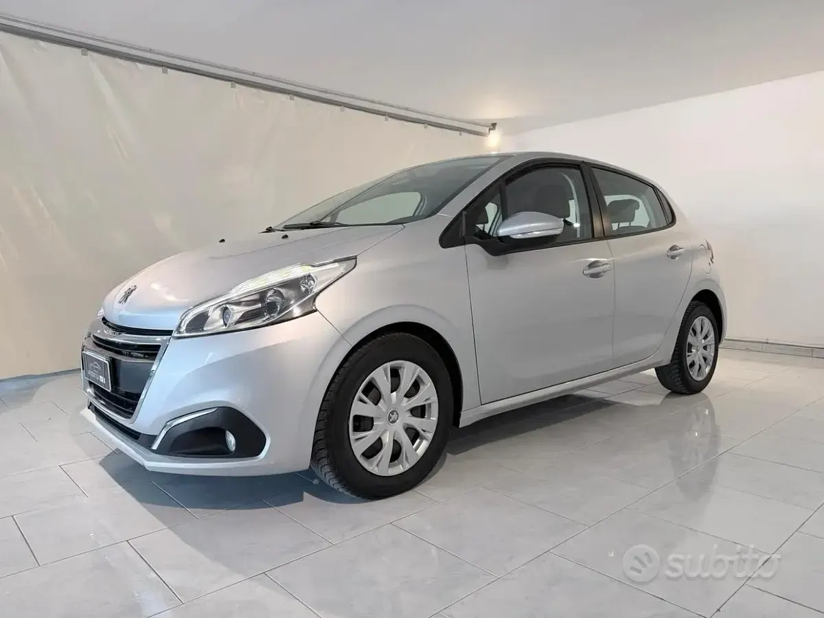Usata Peugeot 208 Active 75 CV (55 kW) 2018 Non specificato Utilitaria