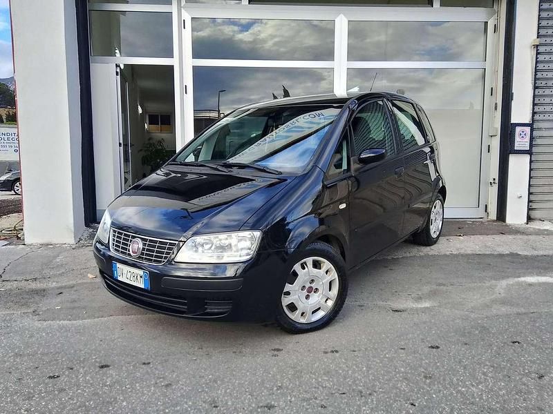 Nero lucido Usata 2009 Fiat Idea Monovolume | 3800 € (Buon prezzo) - Immagine 1/4