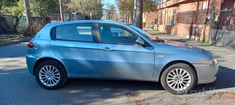 Usata Alfa Romeo 147 Exclusive 2005 Grigio Utilitaria