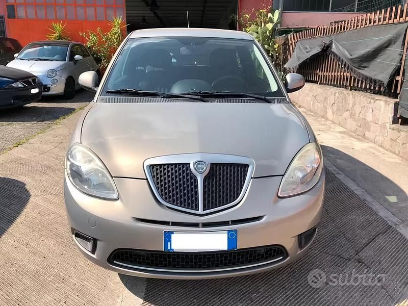 Usata Lancia Ypsilon 60 CV (44 kW) 2011 Grigio Utilitaria