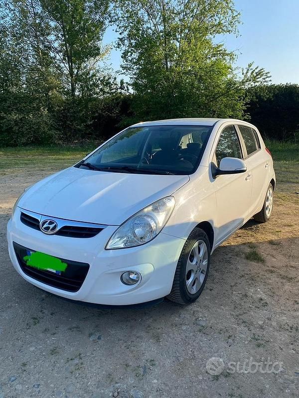Usata Hyundai i20 Edition 75 CV (55 kW) 2011 Bianco Utilitaria