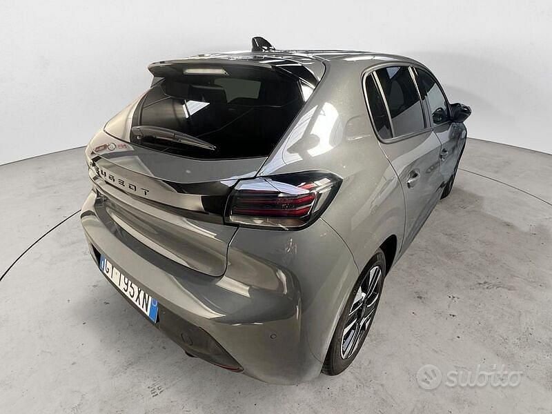 Usata Peugeot 208 Allure 100 CV (73 kW) 2025 Grigio Utilitaria