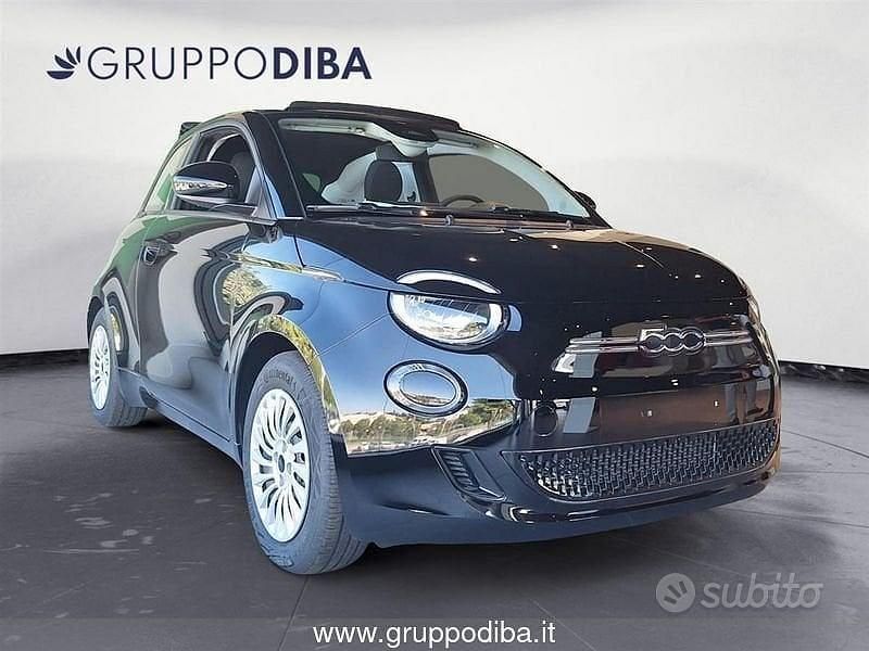Usata Fiat 500e 69 kW (95 CV) 2024 Nero Cabrio