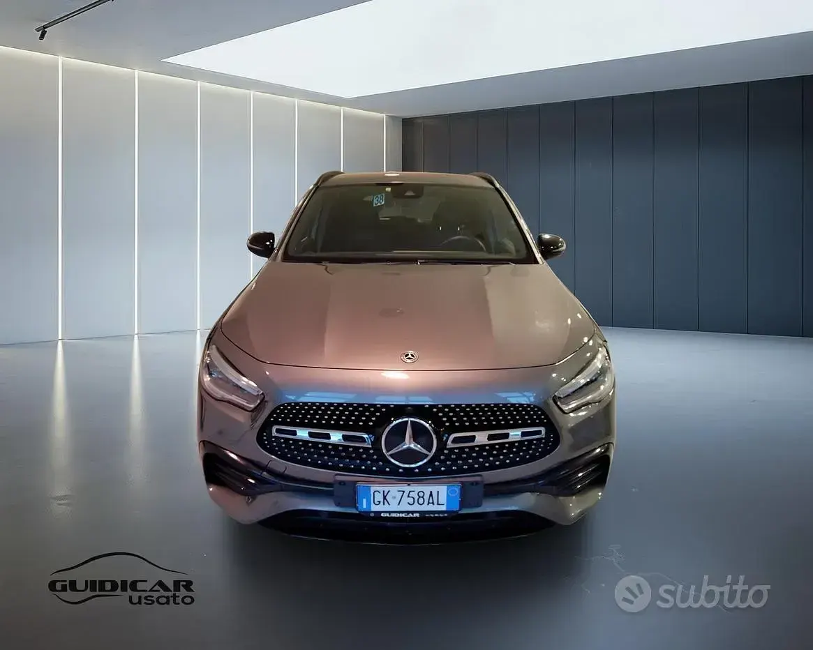Usata Mercedes GLA200 Premium 150 CV (110 kW) 2022 Grigio SUV