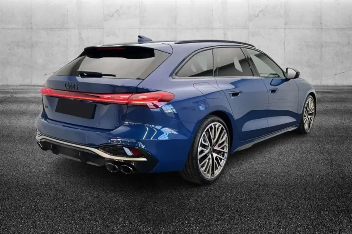 Usata Audi S5 367 CV (269 kW) 2024 Blu/azzurro Station wagon