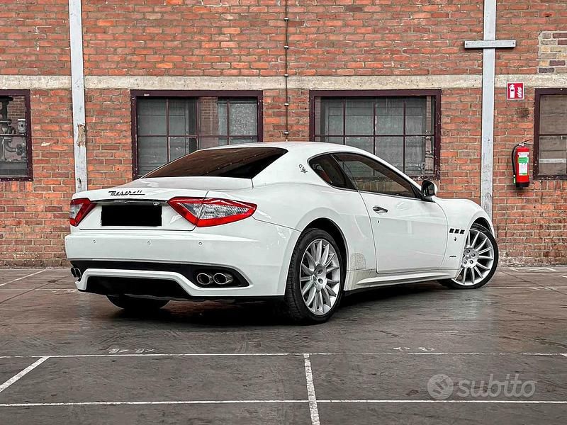 Usata Maserati Granturismo 440 CV (323 kW) 2009 Bianco Coupé
