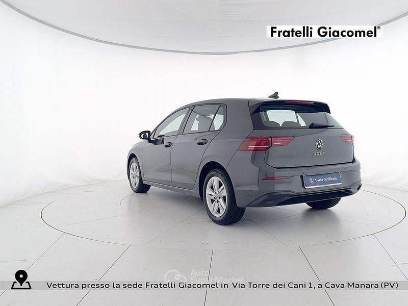 Usata VW Golf VIII Life 116 CV (85 kW) 2025 Dolphin grey metallizzato Berlina