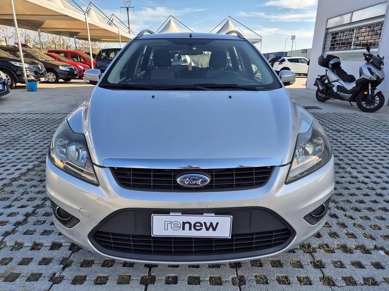 Begagnad Ford Focus 108 HK (79 kW) 2011 Grå Sedan