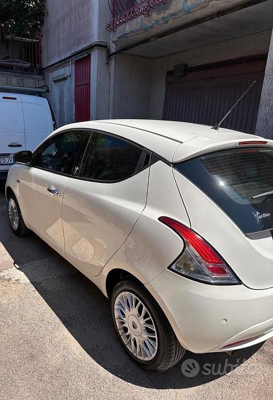 Usata Lancia Ypsilon Gold 80 CV (58 kW) 2018 Bianco Utilitaria