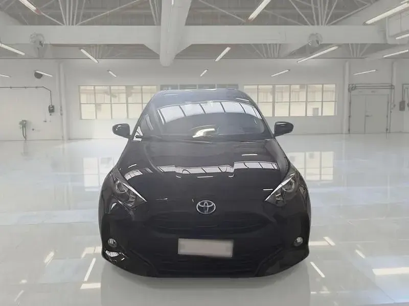 Usata Toyota Yaris Hybrid Business Edition 92 CV (67 kW) 2023 Nero Berlina