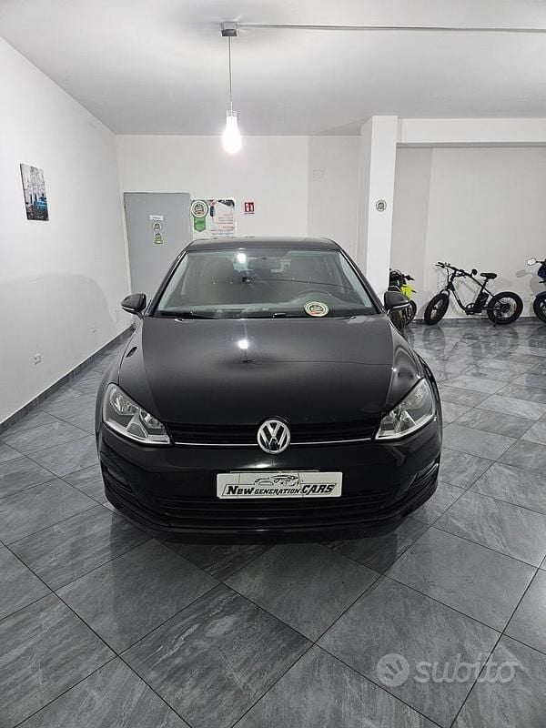 Nero Usata 2014 VW Golf VII Comfortline Tre volumi | 10.490 € (Buon prezzo) - Immagine 1/4