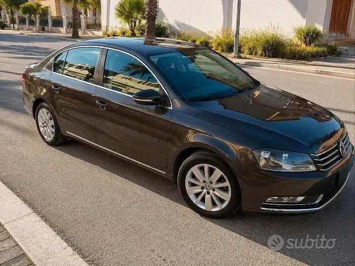Usata VW Passat 105 CV (77 kW) 2013 Marrone Berlina