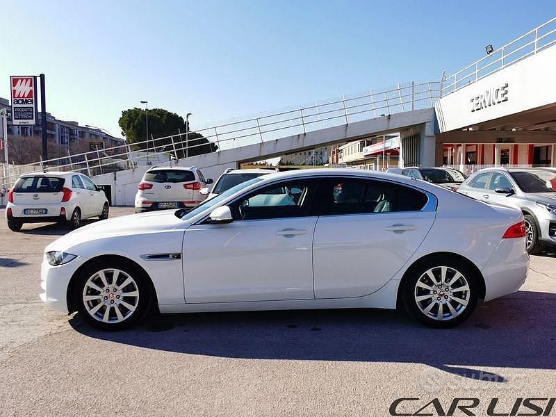 Usata Jaguar XE Prestige 180 CV (132 kW) 2018 Bianco Berlina