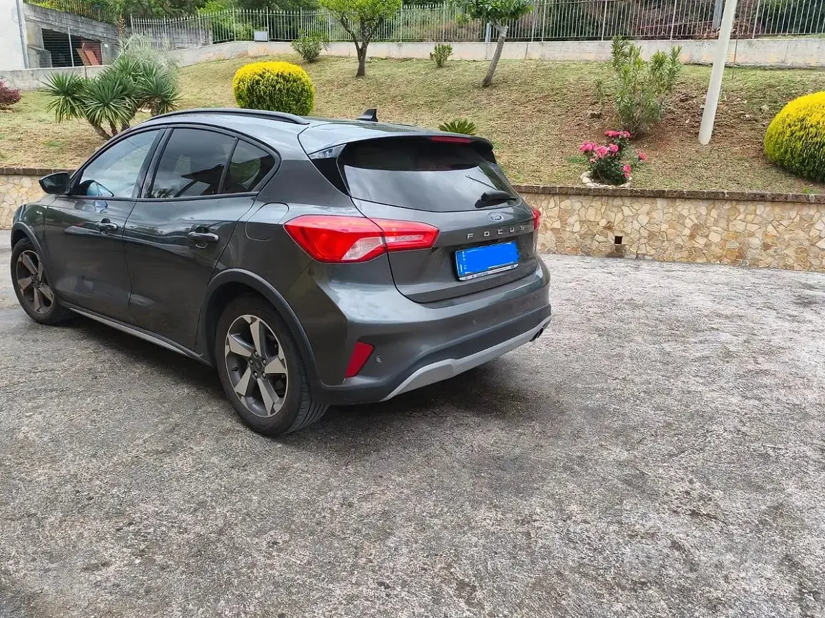 Usata Ford Focus Active 120 CV (88 kW) 2021 Grigio Berlina