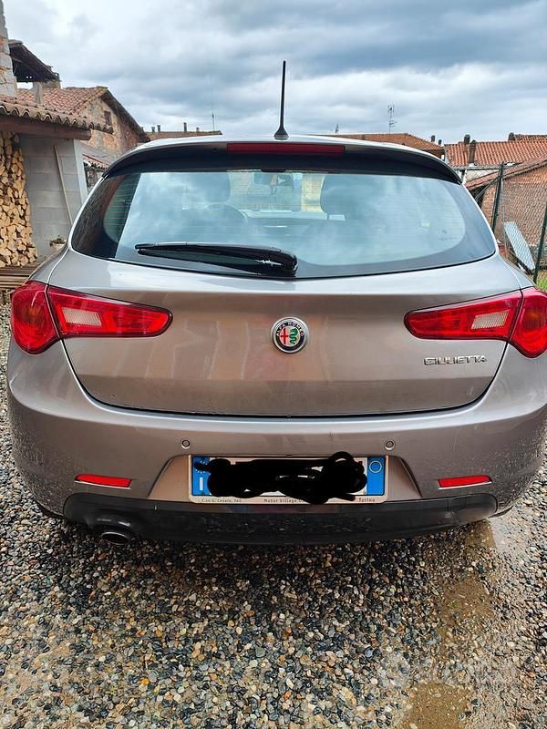 Usata Alfa Romeo Giulietta 120 CV (88 kW) 2016 Grigio Utilitaria
