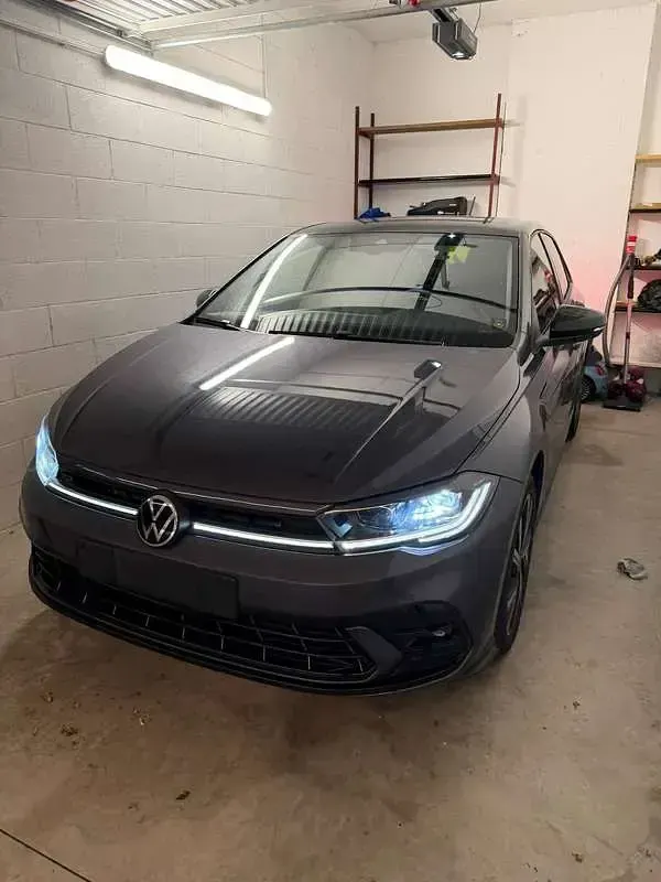 Usata VW Polo R-line 95 CV (69 kW) 2023 Grigio Utilitaria