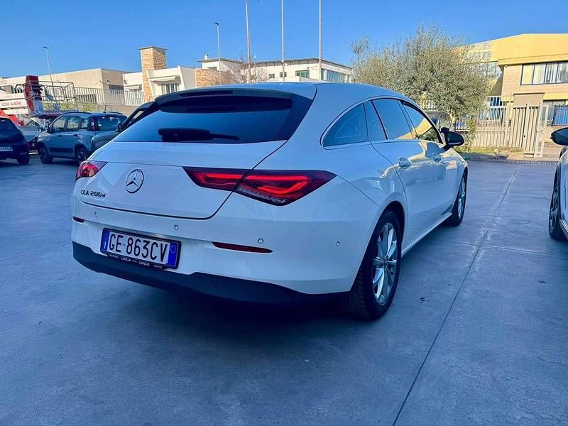 Käytetty Mercedes CLA200 Executive 150 HP (110 kW) 2021 Valkoinen Katumaasturi