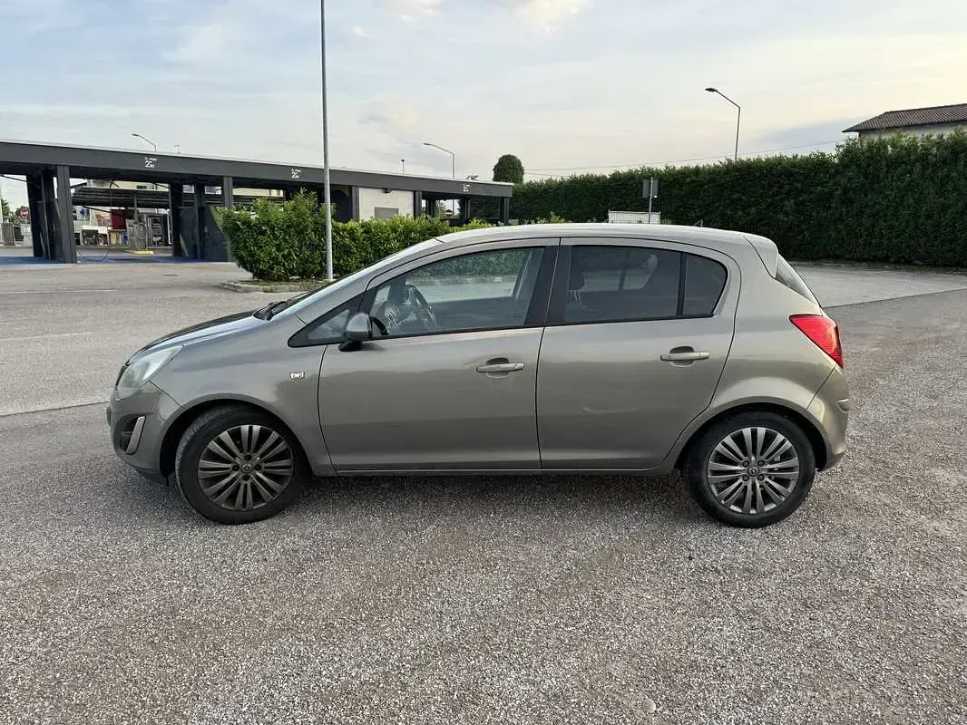 Usata Opel Corsa 86 CV (63 kW) 2014 Utilitaria