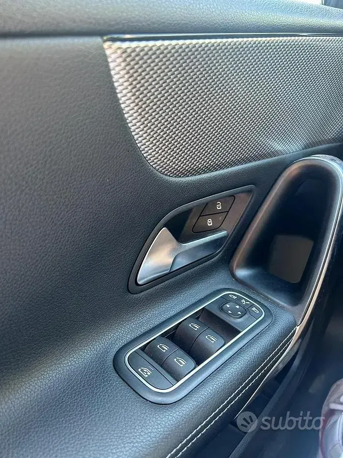 Begagnad Mercedes A180 116 HK (85 kW) 2020 Svart Sedan